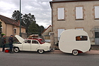 Simca Aronde 1300 (1957) – Ist das ein Baillou-Wohnwagen? – Embouteillage de Lapalisse 2024