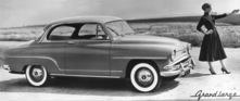 Simca Aronde 1300 Grand Large (1956) - die Limousine mit verkleinertem toten Winkel dank Panoramascheibe - Werbefoto von 1956