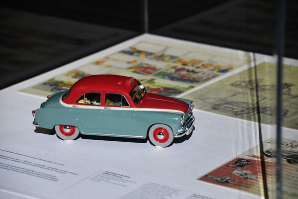 Bild Simca Aronde – Der Fall Bienlein – Tim und Struppi-Ausstellung – Musée National de l'Automobile Mulhouse
