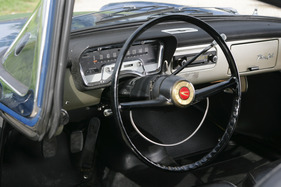 Simca Aronde Plein Ciel (1960) - Alles schön aufgeräumt auf dem Armaturenbrett