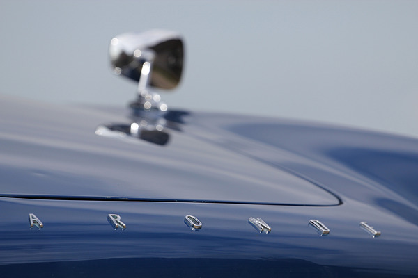 Simca Aronde Plein Ciel (1960) - Aronde-Schriftzug auf der Motorhaube