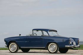 Simca Aronde Plein Ciel (1960) - Grosszügiger Glaseinsatz, um den Blick zum Himmel zu gewährleisten Simca Aronde Plein Ciel (1960) - Grosszügiger Glaseinsatz, um den Blick zum Himmel zu gewährleisten