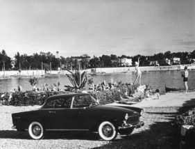 Simca Aronde Plein Ciel (1962) - hübsche Strandaufnahme mit dem Simca Coupé