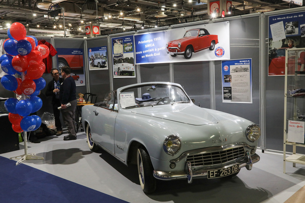 Simca Weekend (1956) – Cabriolet auf dem Clubstand – Rétromobile Paris 2025