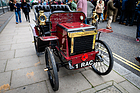 Bild: Simms 6 HP (1900) – St. James Motoring Spectacle 2024