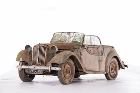 Singer 1500 Roadster () - Scheunenfund des Jahrhunderts - Baillon-Sammlung - als Lot 01 an der Artcurial-Versteigerung an der Rétromobile am 6. Februar 2015