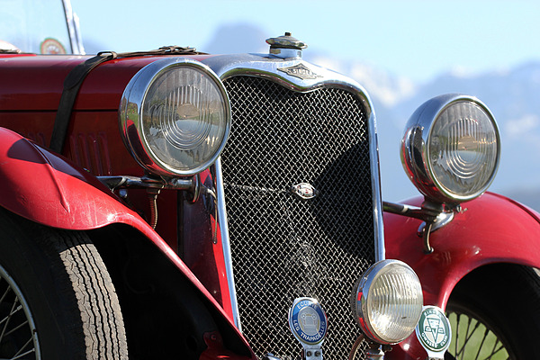 Singer Nine Le Mans (1935) - Kühler mit Zusatzscheinwerfer für Nachtfahren