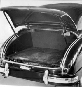 Singer SM 1500 (1950) - Trennwagen zwischen Reifen und Kofferbehälter, der trotzdem geräumig ist - Genfer Autosalon 1950