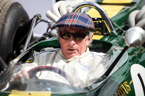 Sir Jackie Stewart fühlt sich im Cockpit des Lotus Formel 1 wohl - Goodwood Festival of Speed 2016