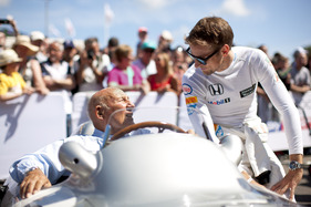 Sir Stirling Moss mit Jenson Button im Gespräch - Goodwood Festival of Speed 2015