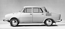 Skoda 100 L (1973) – De-Luxe-Ausführung mit Radzierringen und Zierleiste am Schweller