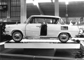 Bild Skoda 1000 MBX (1966) - Fauxcabriolet ohne Mittelpfosten, dafür mit Heckmotor - Genfer Autosalon 1966