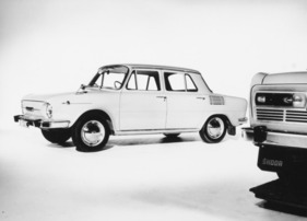 Skoda 110 L (1971) – noch mit dem Zierteil des Vorgängers auf dem Kotflügel