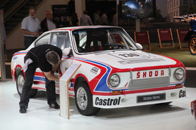 Skoda 130 RS (1975) - bis zum Schluss wird geputzt und poliert - Techno Classica 2015