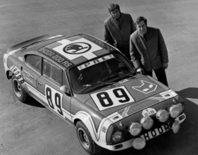 Bild Skoda 200 RS (1974) - Das Foto zeigt den Škoda 200 RS des Teams aus Kvasiny, Jiří Šedivý und Jiří Janeček, nach ihrem Sieg bei der Rallye Šumava im Jahr 1975.