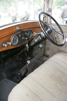 Skoda 430 (1930) - vorne mit Sitzbank Skoda 430 (1930) - vorne mit Sitzbank