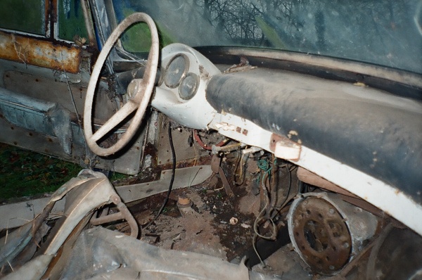 Skoda 440 Spartak Polytex Roadster (1955) - das Wrack - Interieur in katastrophalem Zustand