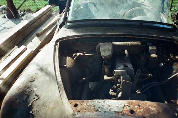 Skoda 440 Spartak Polytex Roadster (1955) - das Wrack - auch am Motor fehlte einiges