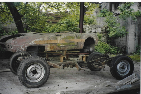 Skoda 440 Spartak Polytex Roadster (1955) - die unrestaurierte Karosserie und das Chassis vor der Restaurierung