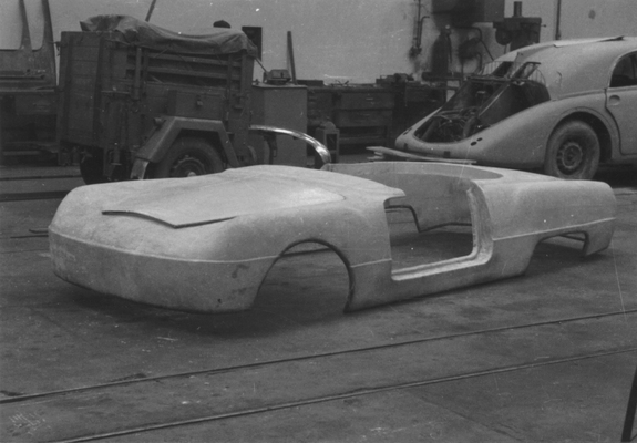 Skoda 440 Spartak Polytex Roadster (1956) - die Rohkarosserie beim Bau