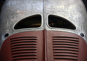 Skoda 935 (1935) - kleine Heckfenster, die an den Käfer (Brezel) erinnern - Rétromobile Paris 2014