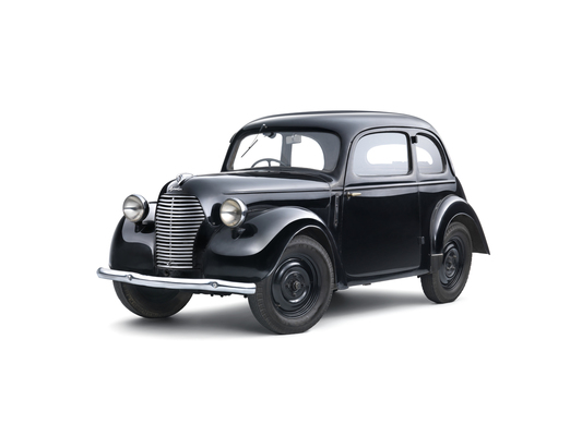 Skoda 995 Popular (1938) - Er war um 400mm länger als der Sagitta. Auch bei ihm öffnete sich die Motorhaube mitsamt Kühlergrill nach oben und der wassergekühlte Vierzylindermotor war vor der Vorderachse eingebaut.