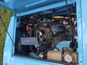 Skoda Buggy Typ 736 (1973) - Der längs eingebaute, wassergekühlte Vierzylinder aus dem Škoda 110 schöpfte bei 5.000 Umdrehungen 33 kW (45 PS) aus 1.107 ccm Hubraum und entwickelte ein Drehmoment von 74 Newtonmetern, das bei 3.000 Touren zur Verfügung stand. Der 710 Kilogramm leichte, heckgetriebene Buggy erreichte eine Höchstgeschwindigkeit von 107 km/h. Skoda Buggy Typ 736 (1973) - Der längs eingebaute, wassergekühlte Vierzylinder aus dem Škoda 110 schöpfte bei 5.000 Umdrehungen 33 kW (45 PS) aus 1.107 ccm Hubraum und entwickelte ein Drehmoment von 74 Newtonmetern, das bei 3.000 Touren zur Verfügung stand. Der 710 Kilogramm leichte, heckgetriebene Buggy erreichte eine Höchstgeschwindigkeit von 107 km/h.