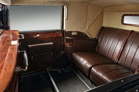 Škoda Hispano-Suiza 25/100 PS (1928) – Gediegener Fond mit genug Raum für ein zusätzliches Paar Beine Škoda Hispano-Suiza 25/100 PS (1928) – Gediegener Fond mit genug Raum für ein zusätzliches Paar Beine