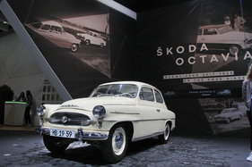 Skoda Octavia (1959) - Tradition auf dem modernen Skoda Stand - IAA in Frankfurt 2019 Skoda Octavia (1959) - Tradition auf dem modernen Skoda Stand - IAA in Frankfurt 2019