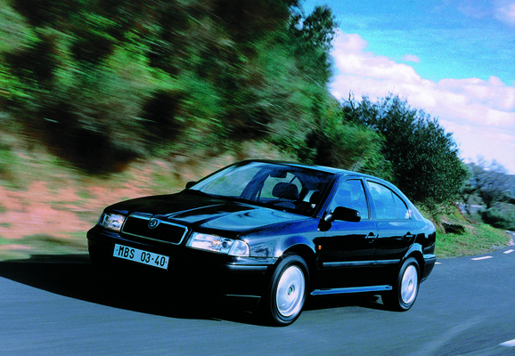 Škoda Octavia (1998) - Fliessheck-Limousine mit 528 Litern Kofferraum - gezeichnet von Dirk van Braeckel