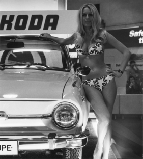 Skoda S 110 R - London Motor Show 1970 - kapitalistische Sexwerbung vor kommunistischem Sportwagen