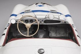 Škoda Sport (1949) - The fuel tank was relocated behind the two seats and the fuel was supplied by an electric pump.
