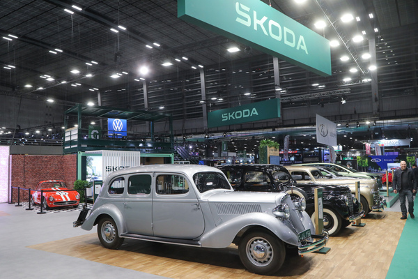 Skoda Superb (1936) - der Vorgänger des heutigen Erfolgsmodells auf dem Skoda-Stand - Rétromobile Paris 2024