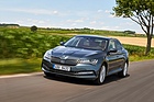 Bild: Škoda Superb (2015) – Seit 2015 fertigt Škoda die dritte Generation des Superb, die der tschechische Automobilhersteller auch als Superb Combi anbietet.