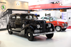 Skoda Superb R8 (1938) - auf dem Skoda-Stand - Rétromobile Paris 2014