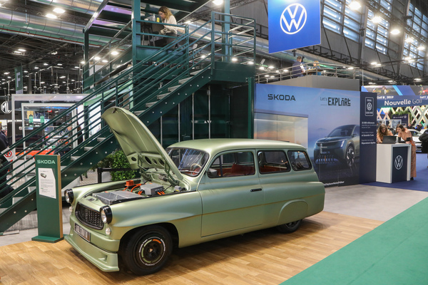 Skoda Voltavia (2023) - Elektroauto im Look des alten Octavia bei Skoda - Rétromobile Paris 2024