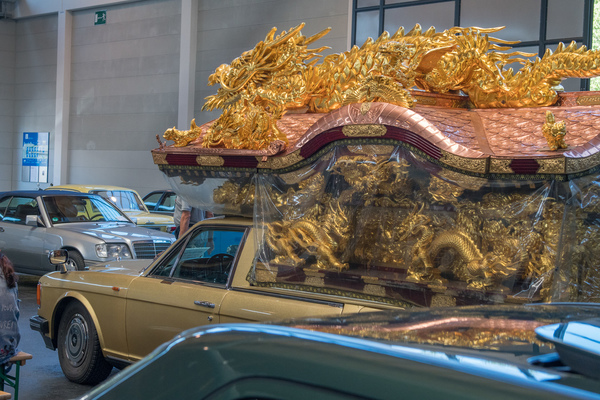 Skurrile Umbauten à la Chinese wie bei diesem Rolls-Royce Silver Spur - Motorworld Classics Bodensee 2018