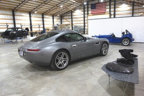 Smit Oletha S 54 (2023) – in der Montagehalle. Dahinter ein S 65 im Bau und der Caterham 7 von Willem Smit