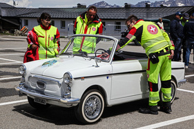 So klein – und schon so weit oben: Autobianchi Bianchina Trasformabile von 1961, quasi ein veredelter Fiat 500 mit 15-PS-Zweizylinder.