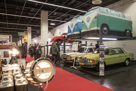 So kriegt man natürlich noch mehr Autos in die Hallen - Retro Classics Cologne Köln 2017