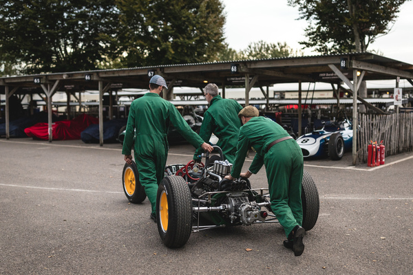 So ohne Kleid halt doch ganz schön nackt, dieser Lotus Monoposto - Goodwood Revival 2018