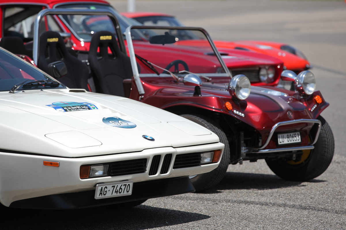 Plastic cars can be so different - BMW M1 versus Buggy - Fantastic Plastic 2017