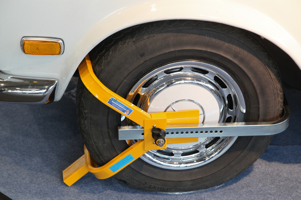 Sogar auf der Oldtimermesse muss der Klassiker vor langen Fingern geschützt werden ... - Bremen Classic Motorshow 2020