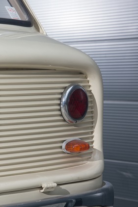 Soletta 750 (1956) - die Scharniere für die Kofferraumöffnung liegen aussen