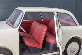 Soletta 750 (1956) - zum Rücksitz kommt man dank der langen Türe ohne Vorklappen der Vordersitze