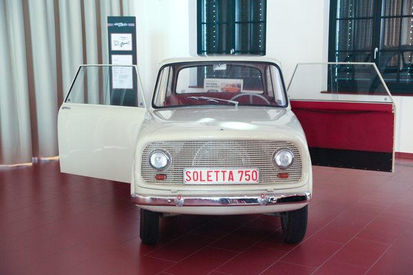 Soletta Microcar - ein frühes Schweizer Konzeptfahrzeug - Lancierung der vier Schweizer Briefmarken im Emil Frey Classic Center