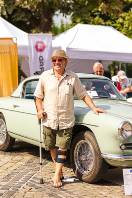Bild Sommertenue neben dem Alfa Romeo 1900 CSS von 1956 - ZCCA Zug 2025