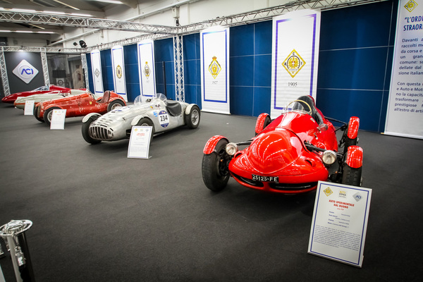 Bild: Sonderausstellung „Das Gewöhnliche wird außergewöhnlich“ in der Halle 3 auf dem ACI Storico-Stand - Auto e Moto d'Epoca 2020