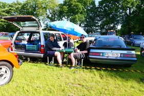 Sonnenschutz ist ebenfalls empfehlenswert. – Bockhorner Oldtimermarkt 2025