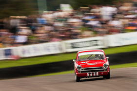 Soper und John Young fuhren diesen Ford Lotus Cortina - St. Mary's Trophy - Goodwood Revival 2015